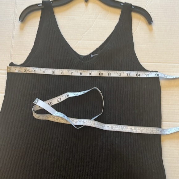 New-Banana Republic-S-black-100% linen, V-neck sweater tank top - Picture 9 of 10